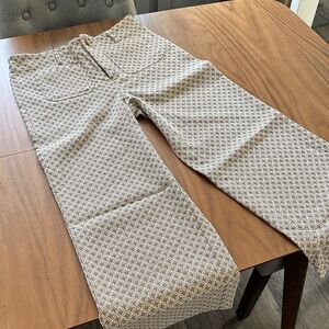 Patterned link front pocket